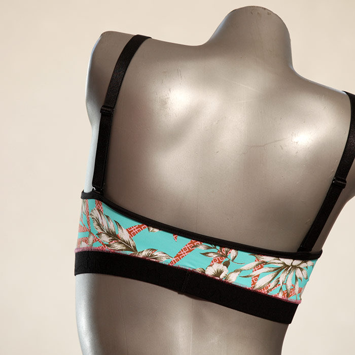 attraktive nachhaltige bequeme handgemachte Bikini Top, sportliche Bademode für Damen thumbnail